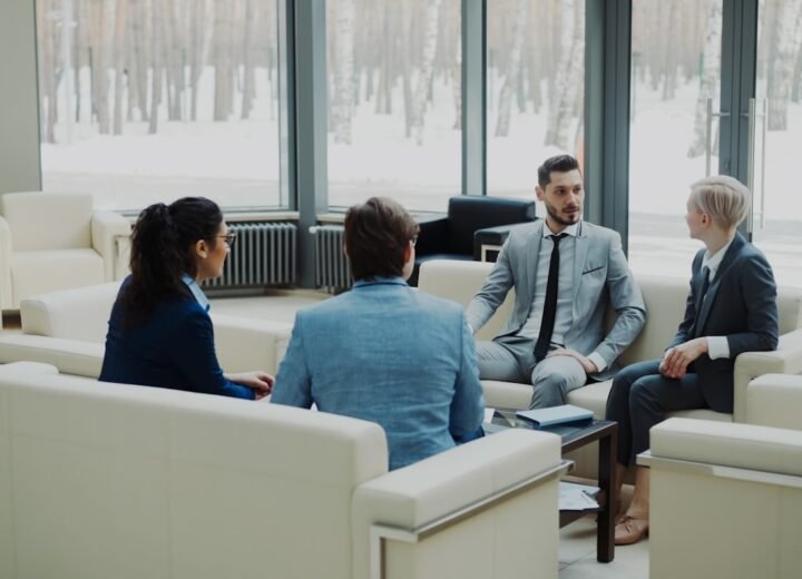 Discovery conversation between advisor and client